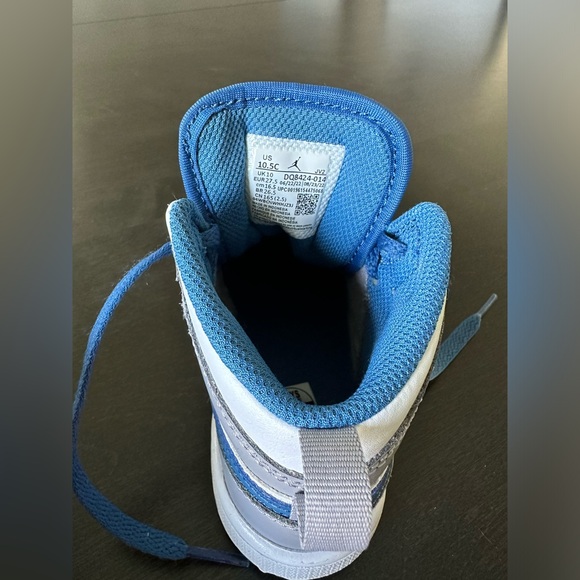 Nike Jordan Mid 1 - Picture 2 of 8